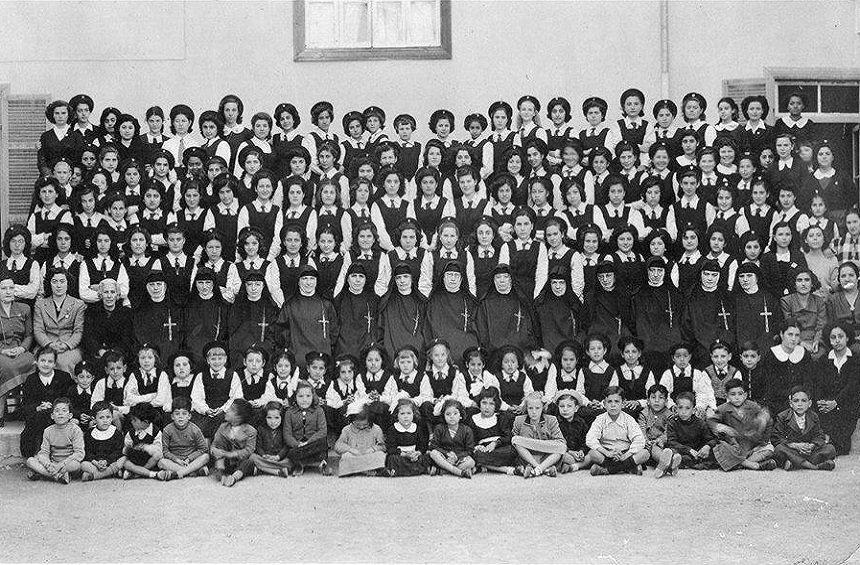 Μαθήτριες της σχολής το 1954.