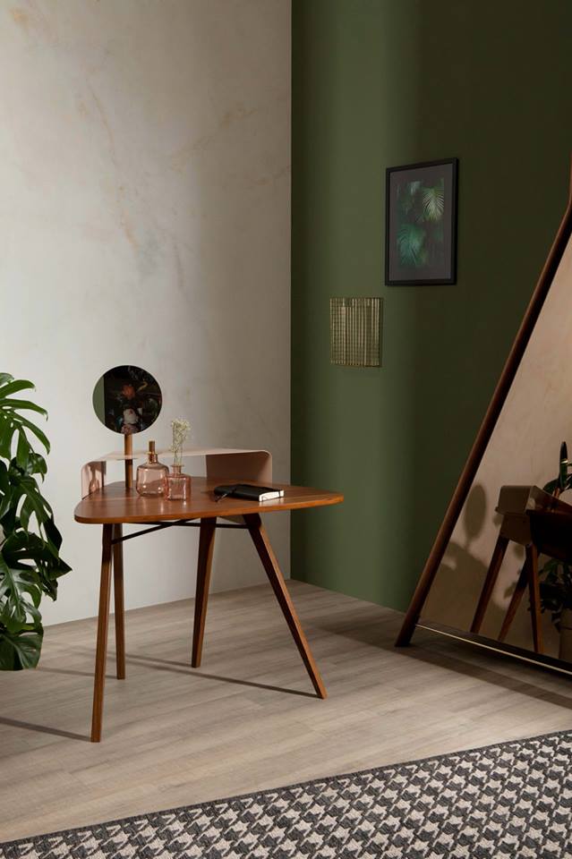 Nipper, the writing desk with a new and elegant vibe. A modern design with lightweight lines