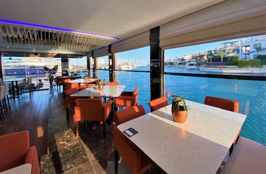 Marina Breeze: The lounge bar that feels like you're floating on a boat!