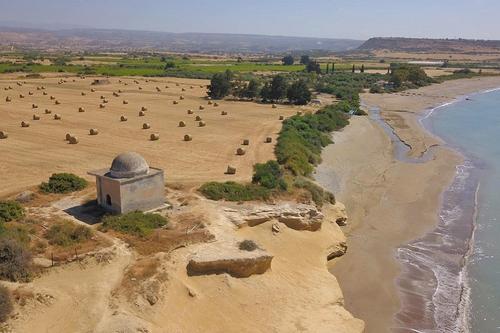 The unknown history behind the mysterious, deserted buildings on Avdimou beach!