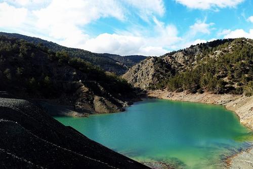 The 'secret' lake of Amiandos