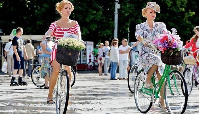 Blooming bicycles and beautiful creatures at the Limassol seaside!