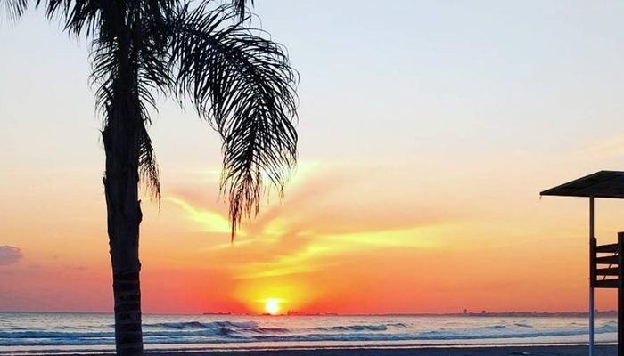 A beach in Limassol reminds something of the exotic beauties of the Indian Ocean...