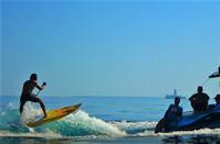 VIDEO + PHOTOS: Surfing on a boat's waves is the new summer craze you need to try this year!