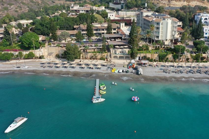 PHOTOS: A beach of wild beauty, for the lovers of sports and relaxation!