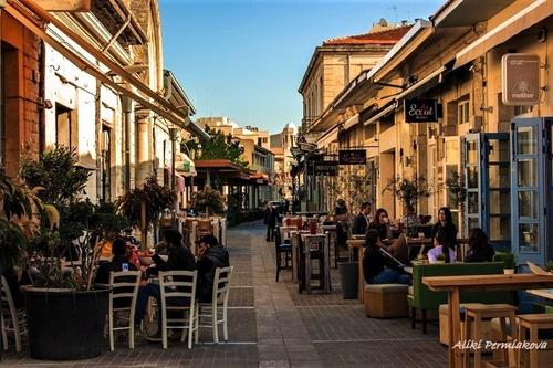 Saripolou Square: Nightlife hangouts under the name of a distinguished lawyer