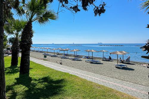 Agios Tychonas Community Beach (Puesta - Armonia)