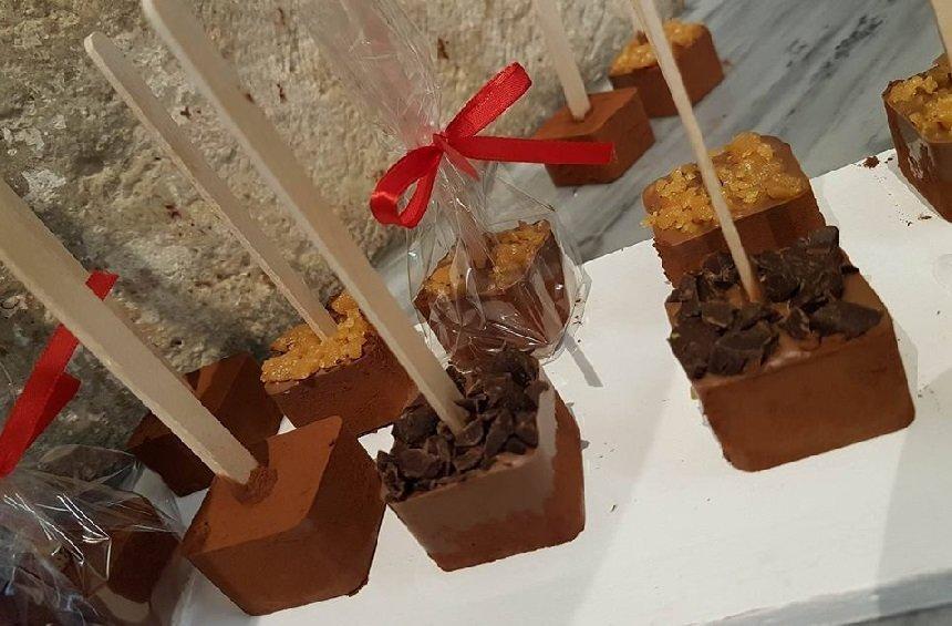 Chocolate Popsicle is the new trend in Limassol for making hot chocolate!