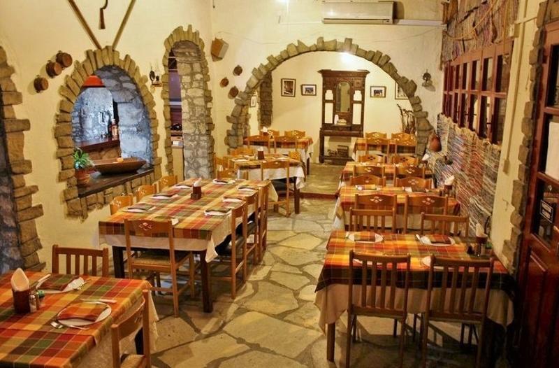 'Kapilio' tavern: A warm little tavern overflowing with tradition!