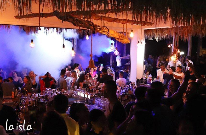 Summer Breeze Club: Summer nightlife vibes by the sea!