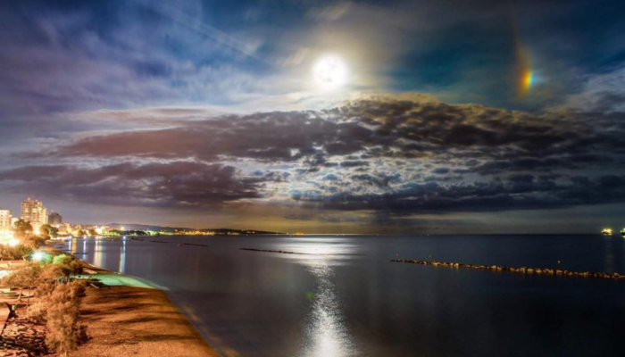 This is how Limassol saw the super moon (photos)