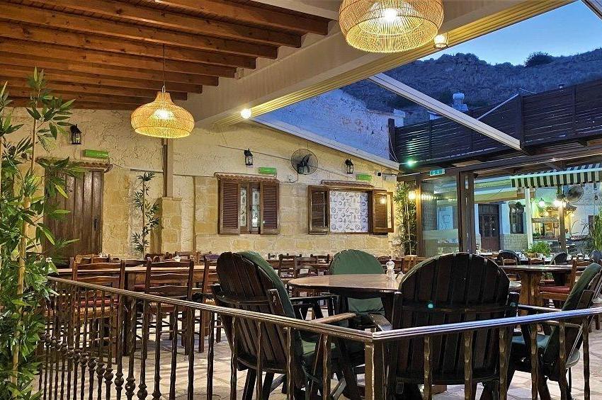 PHOTOS: A tavern that stood out in mountainous Limassol, has also moved to the coast!