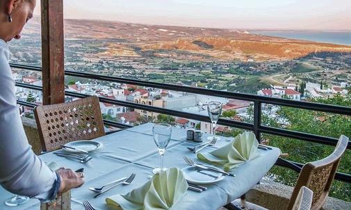 Hill View Restaurant: Ένα εστιατόριο με συγκλονιστική πανοραμική θέα, σε ένα χωριό της Λεμεσού!