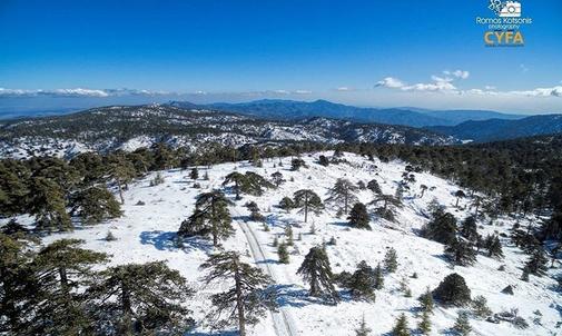 VIDEO: A drone sings snowy carols to us from an altitude of 2000 meters