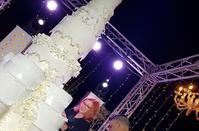 PHOTOS: A gigantic, 500-kg wedding cake in Limassol!