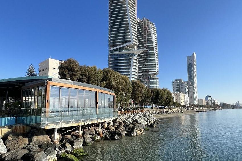 PHOTOS + VIDEO: The beach with the famous pier, in the heart of Limassol!