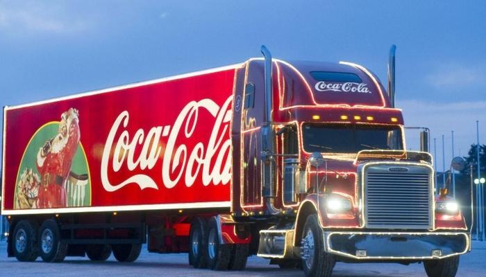 Santa Claus arrives to Limassol in the Christmas Coca-Cola truck!