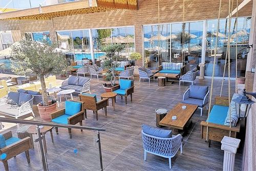 Trident Pool Bar: A cool retreat in Limassol for relaxing by the pool!