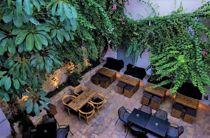 25 beautiful courtyards for delightful moments, in Limassol city!