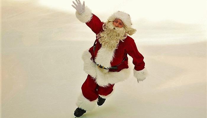 Santa Claus does ice skating at the Old Port!