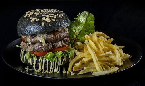 Black Angus burger in Limassol, has turned more black than ever (and people are drooling over it)!