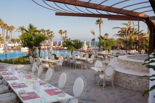 Il Teatro: A culinary journey through southern Italy, against the backdrop of the Limassol sea!