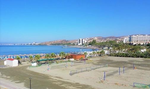 Beach tennis