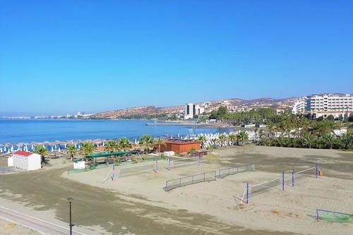 Beach tennis