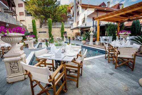 Skylight: An elegant restaurant in Limassol, with amazing mountain views!