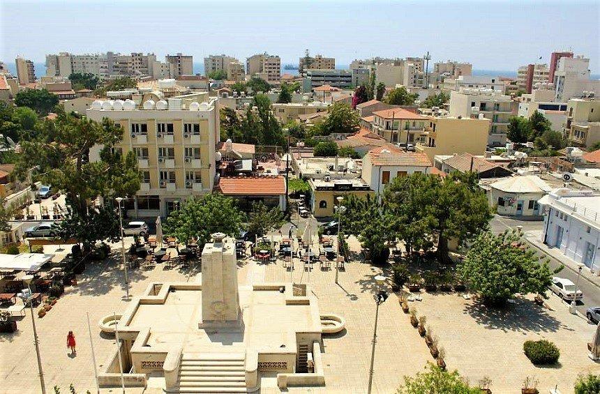 Heroes Square: The actual square where cultures and history meet