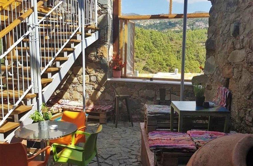 4873: A special space in the Limassol mountains for brunch with impressive views!