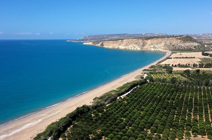 PHOTOS: A beach of unfathomable beauty, is waiting for you in Limassol!