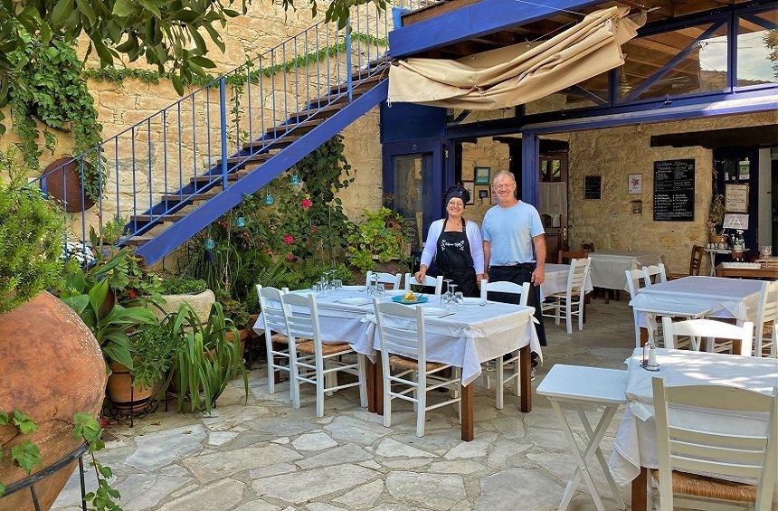 Oraia Ellas: A tavern with a dreamy courtyard and beloved flavors!