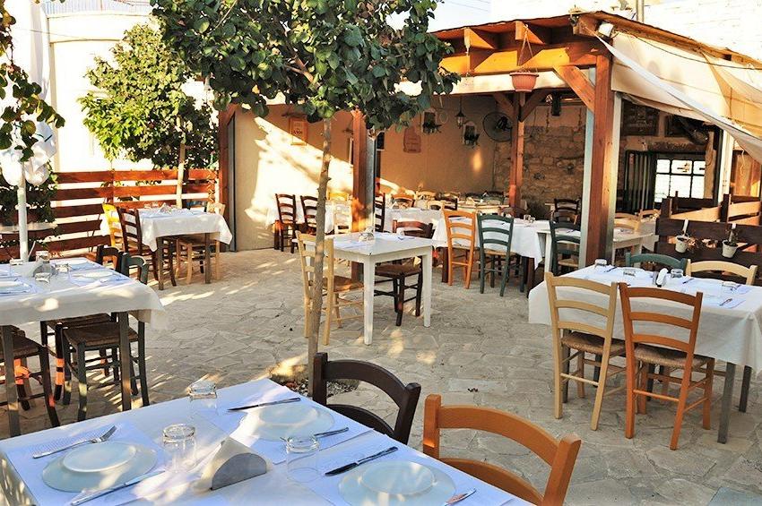 PHOTOS: A little tavern in Limassol, that's been loved for its meze and kleftiko!