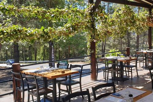 Makris Restaurant: A space that has evolved into a beloved countryside dining destination!