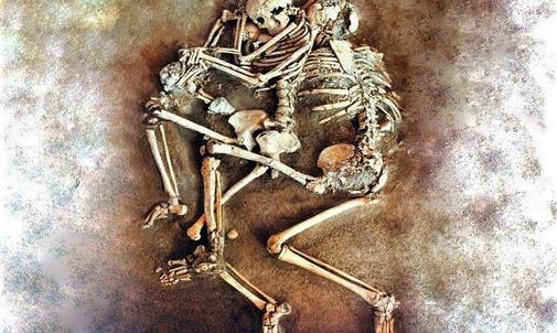 The bones of a family of 3 revealed in the remains of Curium!