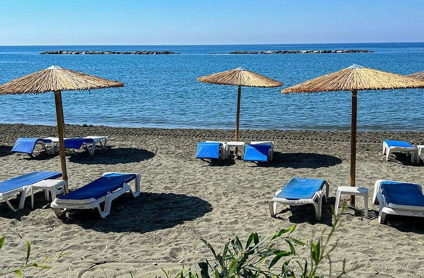 Agios Tychonas Community Beach (Puesta - Armonia)