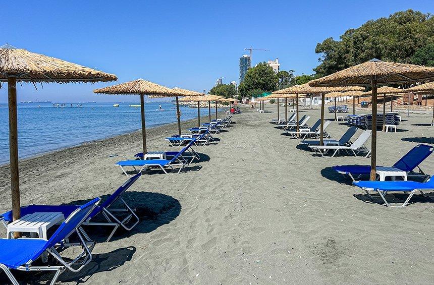 Agios Tychonas Community Beach (Puesta - Armonia)