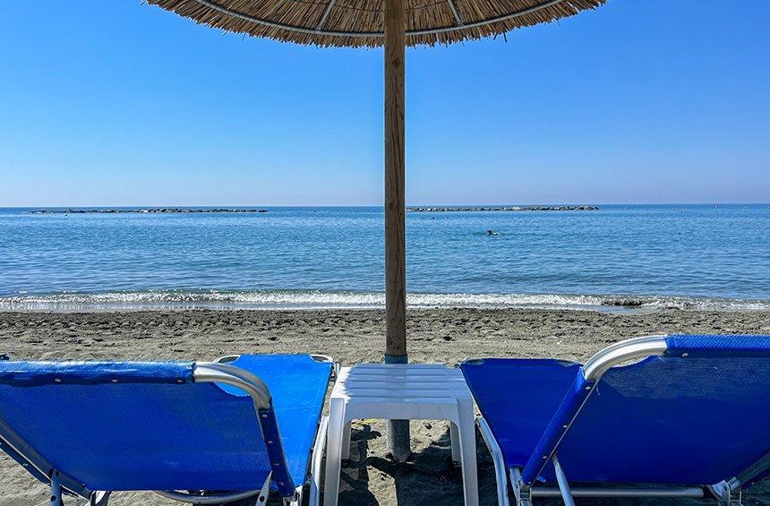 Agios Tychonas Community Beach (Puesta - Armonia)