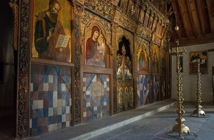 The decoration of the wooden iconostasis is also unique.