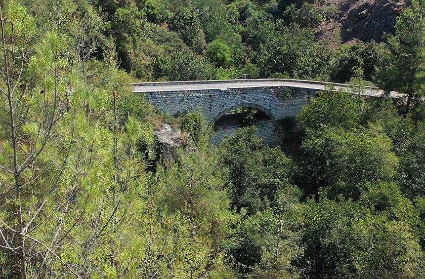 The double bridge of Trimiklini