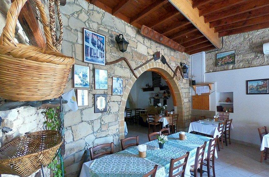 Palati tavern: A traditional little tavern with an artisan cook, in the Limassol mountains!