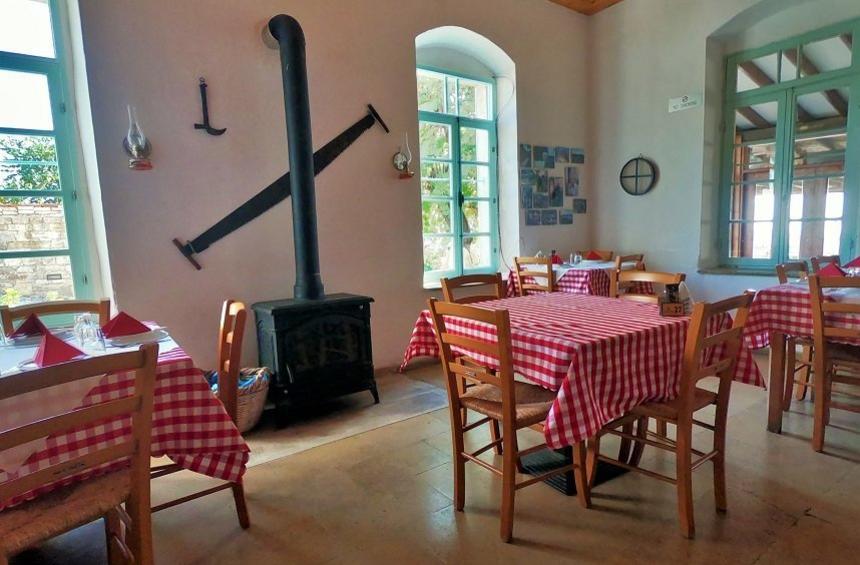 'Pyrgos' Tavern: A hangout with traditional dishes and a panoramic view of the village!