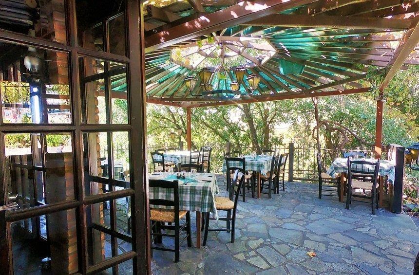 Phini Tavern: A space with an idyllic atmosphere and traditional flavors in the village!