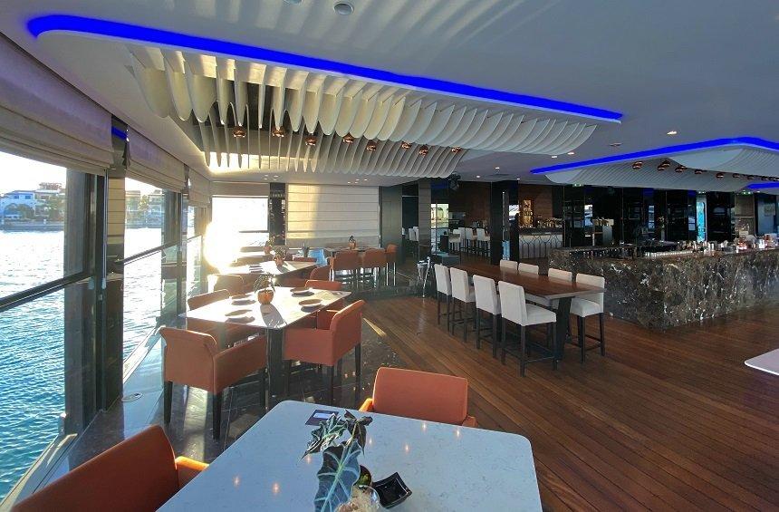 Marina Breeze: The lounge bar that feels like you're floating on a boat!