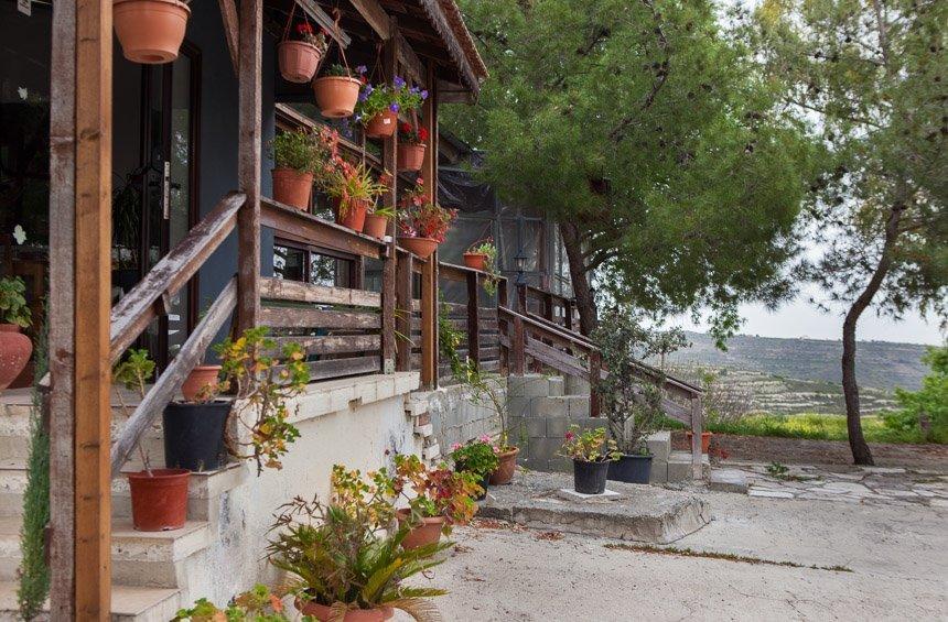 Vouniotiko: A tavern with a cool terrace and wonderful views of Limassol's countryside!