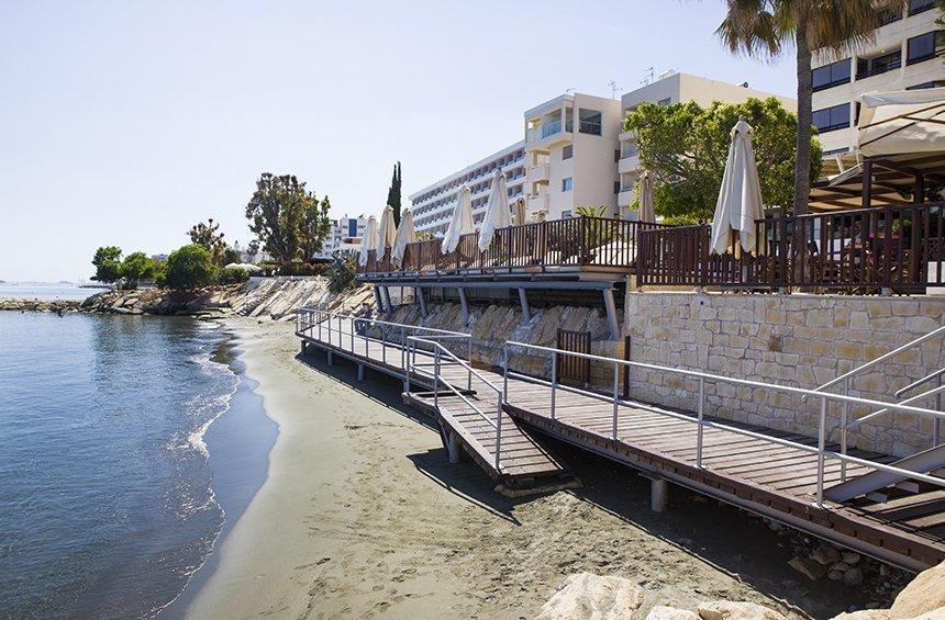 PHOTOS + VIDEO: A new, coastal pedestrian walkway is set to upgrade the image of the Limassol tourist area!