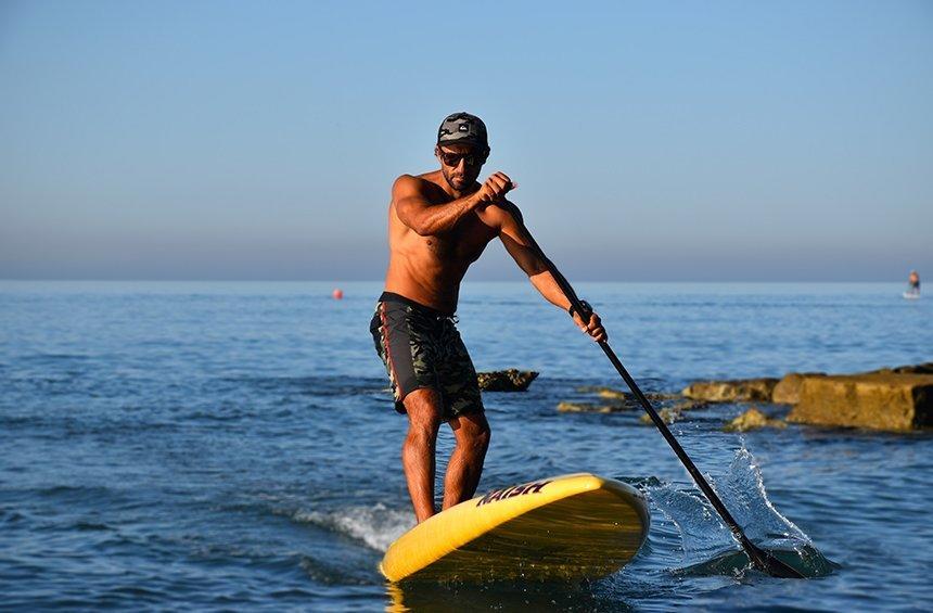 VIDEO: The 850-km sea journey of a man from Limassol on an SUP board!