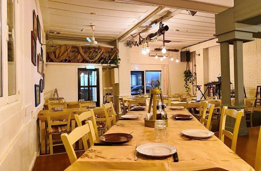 Ex Adiairetou: A kitchen-tavern with beloved flavors of Greek cuisine and nights of entertainment!