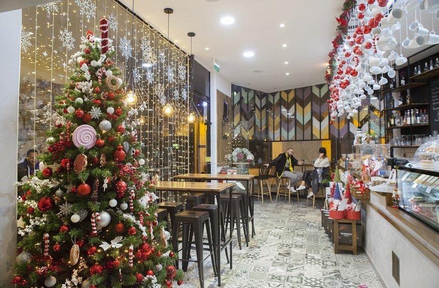 PHOTOS: A small arcade in Limassol has transformed into a Christmas dream!